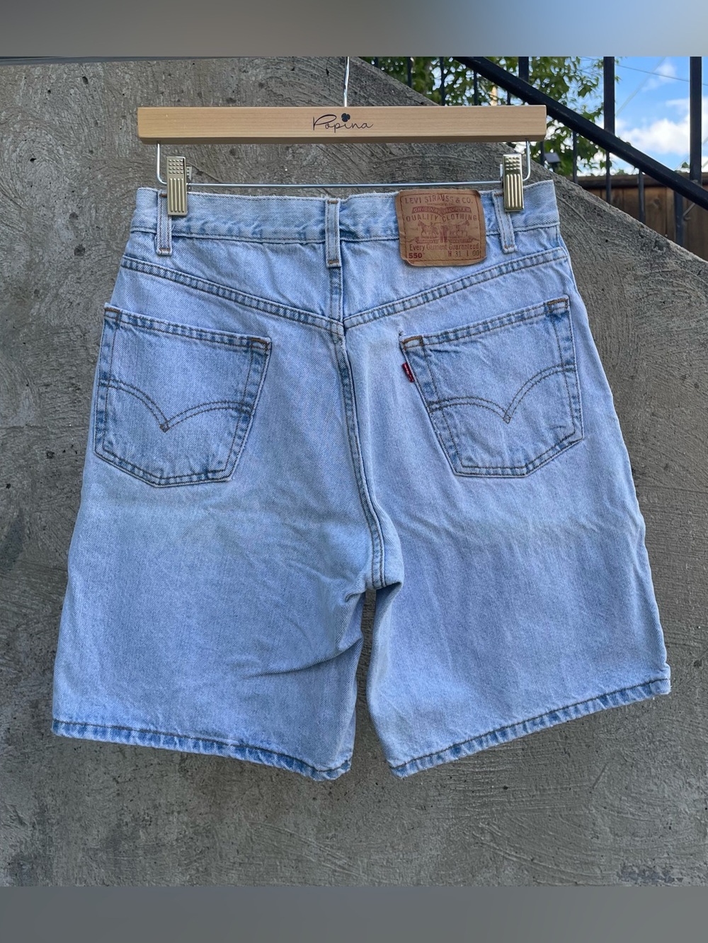 Y2k paper tag Levi’s 550 relaxed fit lightwash jorts size 30